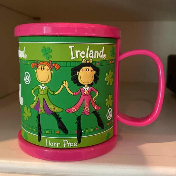 NWOT Adorable Discontinued Irish Dance Mug with Jig, Reel & Hornpipe Dancers - Picture 3 of 6